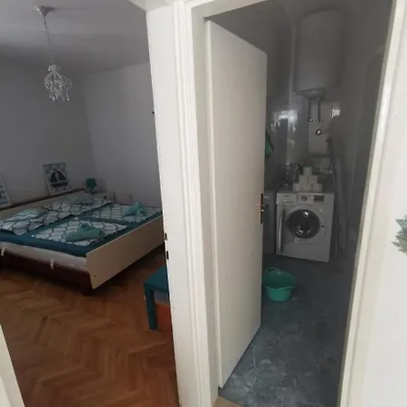 Privat Vukovarska 32 *